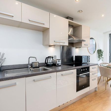 לידס Exclusive Apartment - City Centre - Free Parking -Wifi Netflix- Juliet Balcony מראה חיצוני תמונה