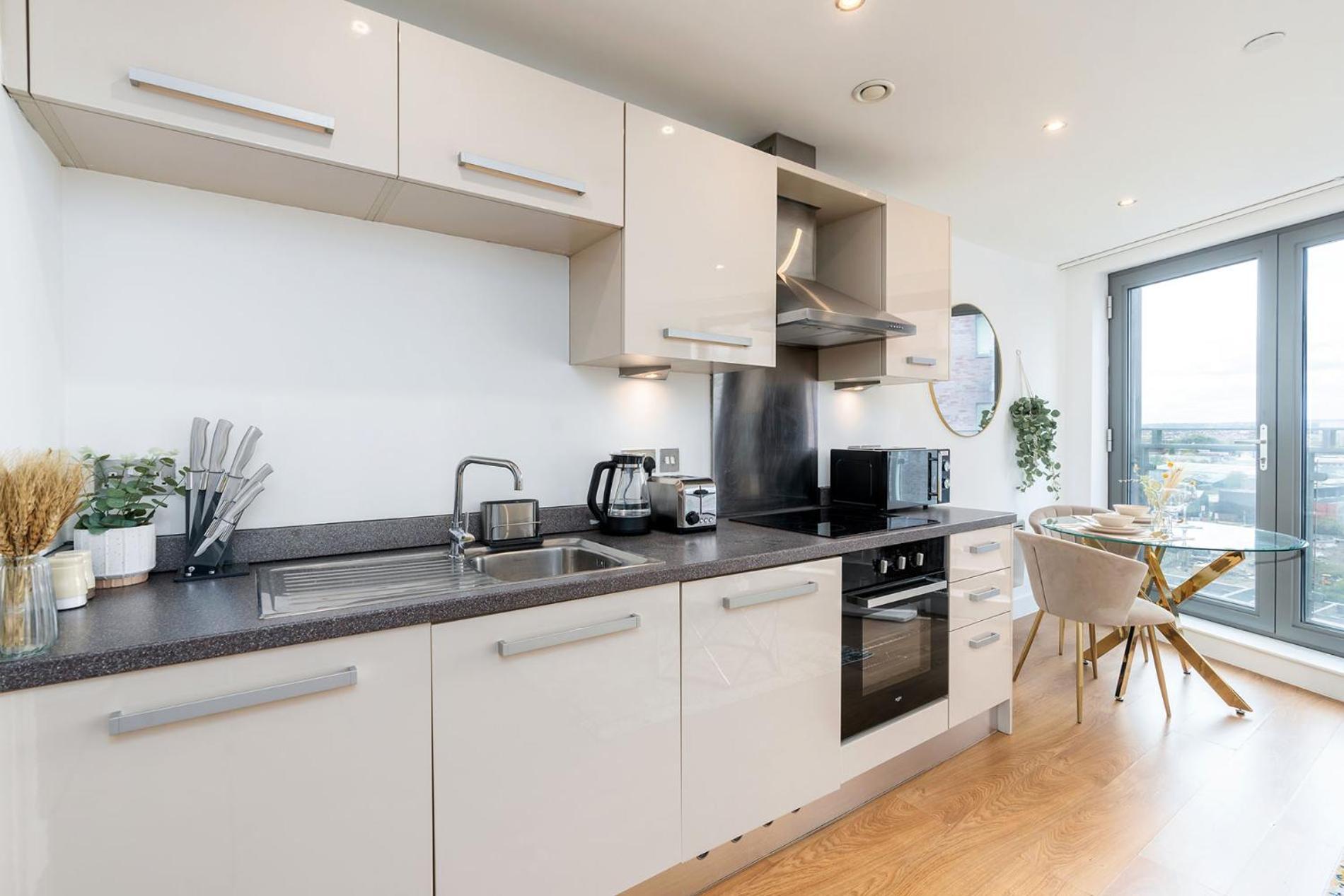 לידס Exclusive Apartment - City Centre - Free Parking -Wifi Netflix- Juliet Balcony מראה חיצוני תמונה