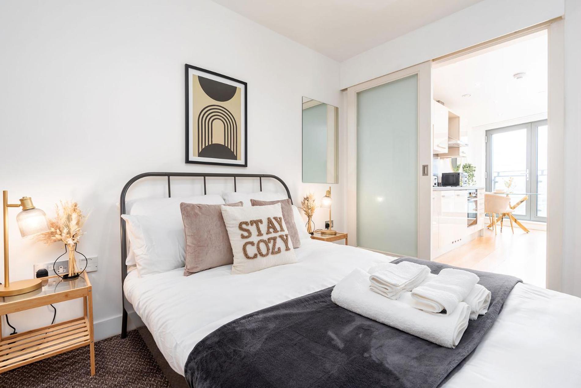לידס Exclusive Apartment - City Centre - Free Parking -Wifi Netflix- Juliet Balcony מראה חיצוני תמונה