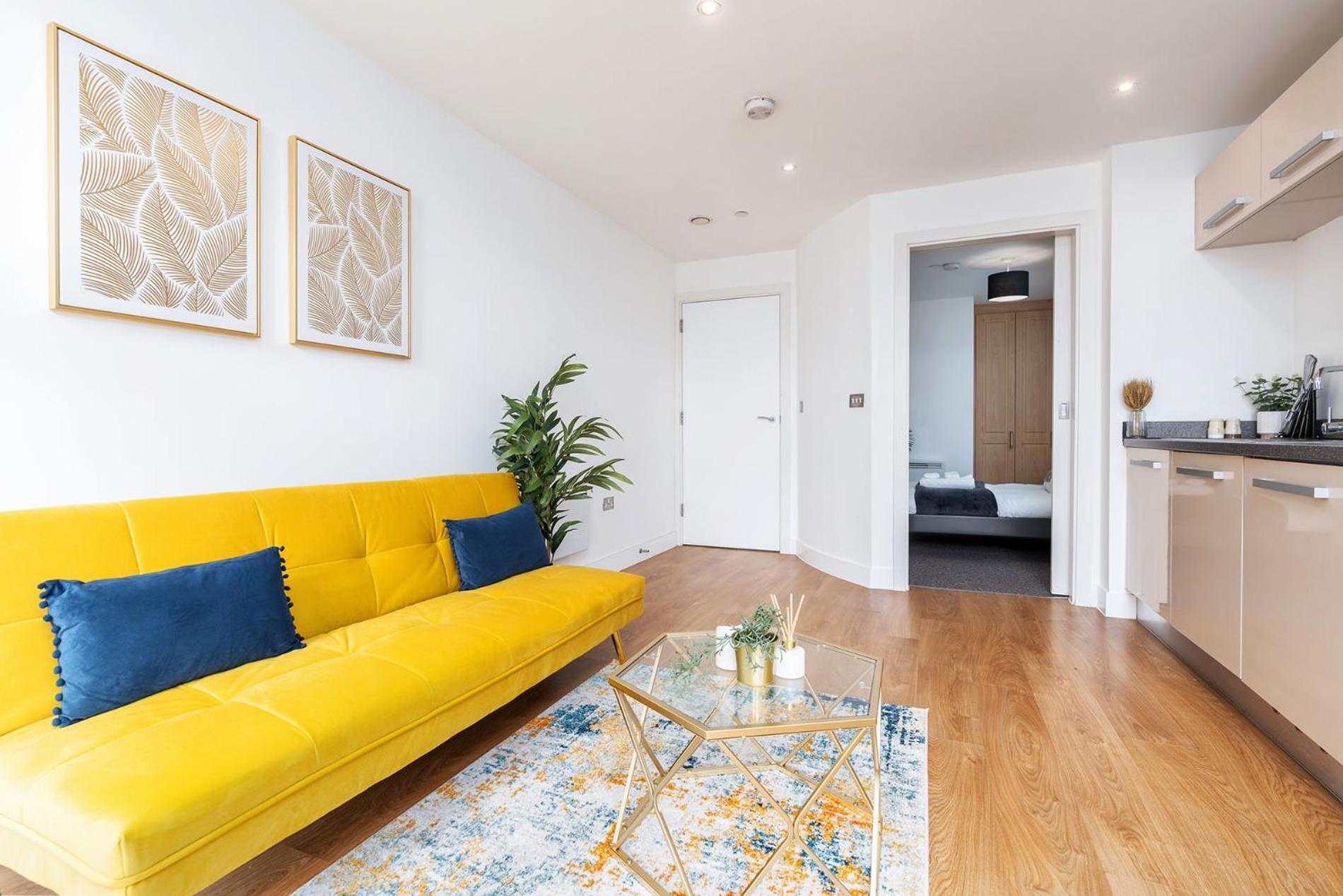 לידס Exclusive Apartment - City Centre - Free Parking -Wifi Netflix- Juliet Balcony מראה חיצוני תמונה